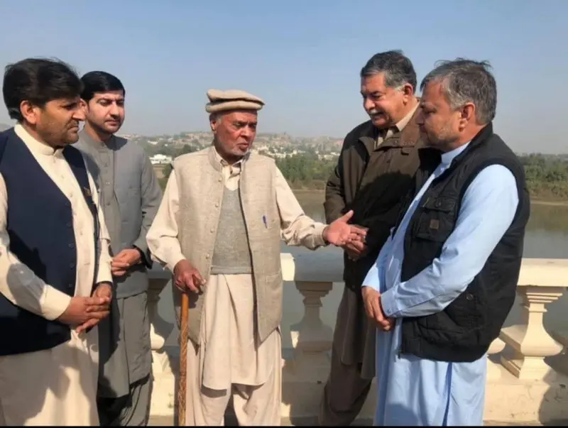 لیکوال او  شاعر همېش خلیل له دې نړۍ سترګې پټې کړې