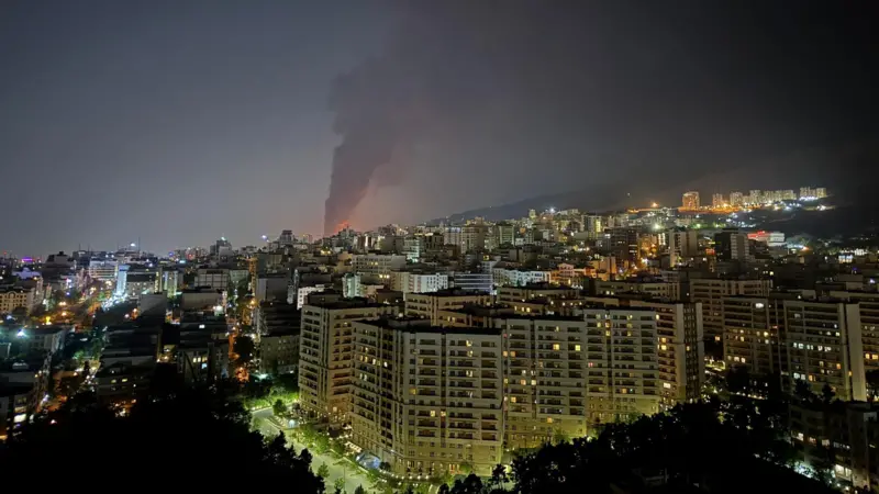 اسرائیلو تهران کې دفاع وزارت په نښه کړی،‌ ایران پر اسرائیلو تازه توغندي توغولي
