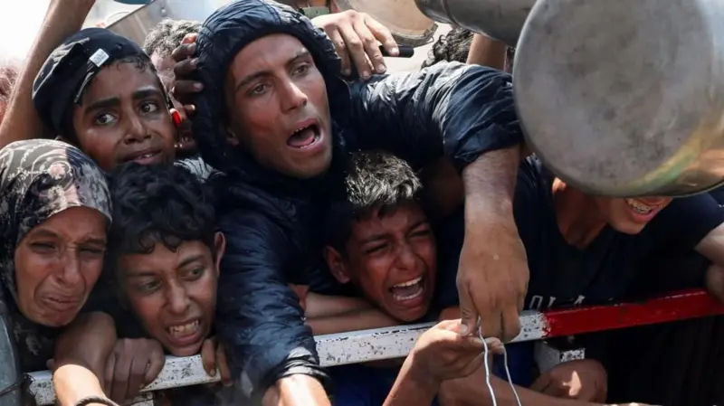 اسرائيلي اشغالګر وايي غزه کې يې له هوا د مرستو غورځول پيل کړي